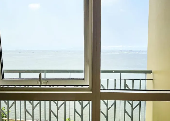 Modern 2br Beside Okada With Sunset View Manila