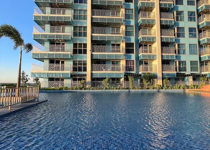 Modern 2br Beside Okada With Sunset View Apartamento