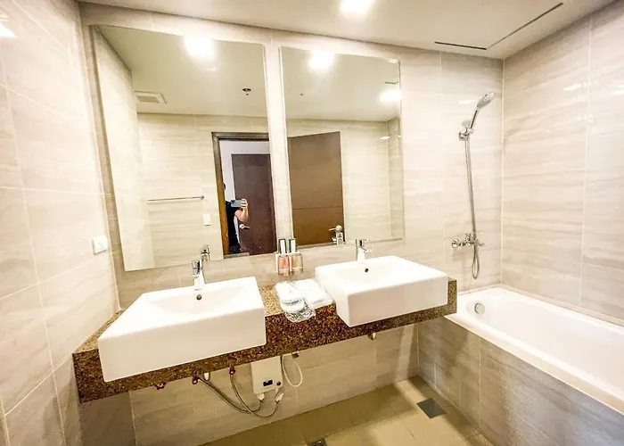 Modern 2br Beside Okada With Sunset View * Manila