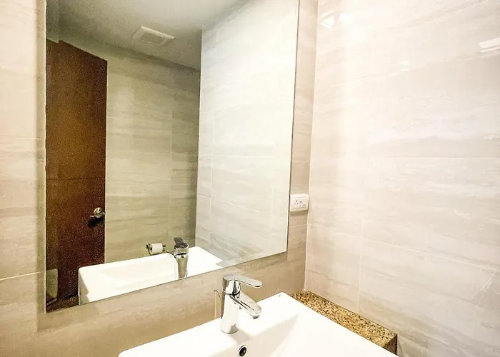 Modern 2br Beside Okada With Sunset View Apartamento *