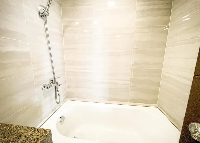 Apartamento Modern 2br Beside Okada With Sunset View