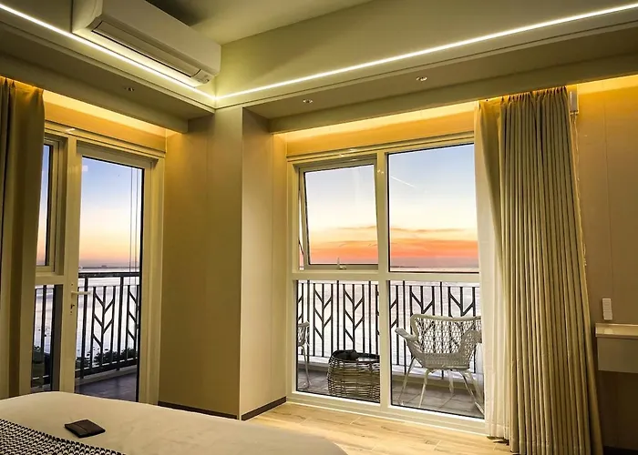 Modern 2br Beside Okada With Sunset View Manila