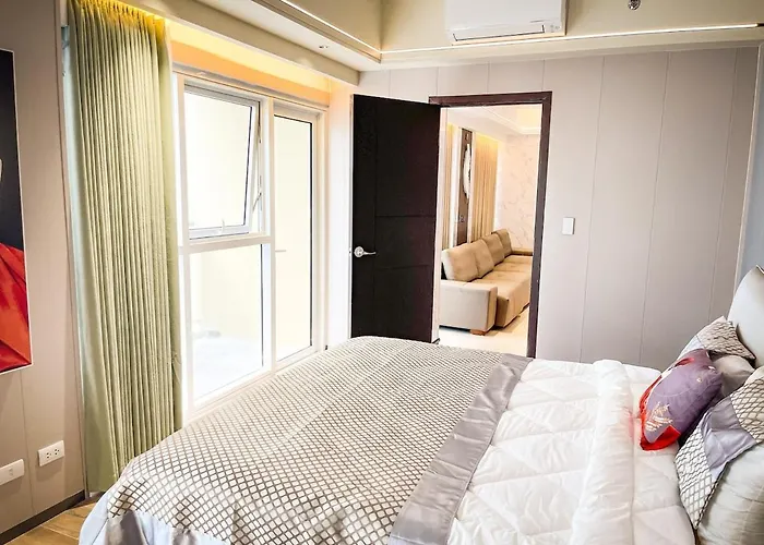 Modern 2br Beside Okada With Sunset View Apartamento
