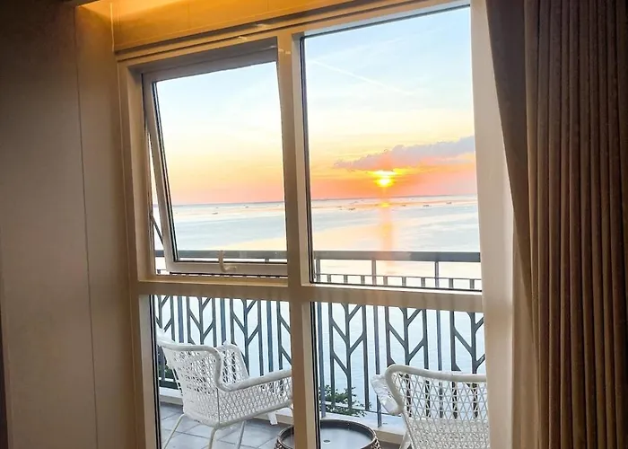 Modern 2br Beside Okada With Sunset View Apartamento Manila
