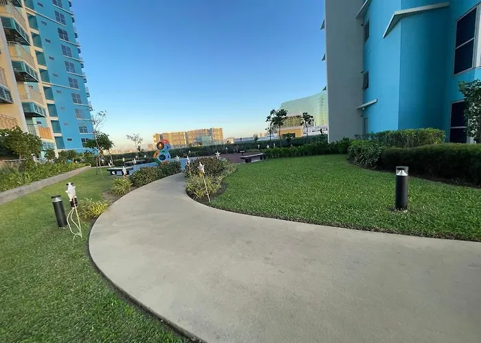 Modern 2br Beside Okada With Sunset View Apartamento