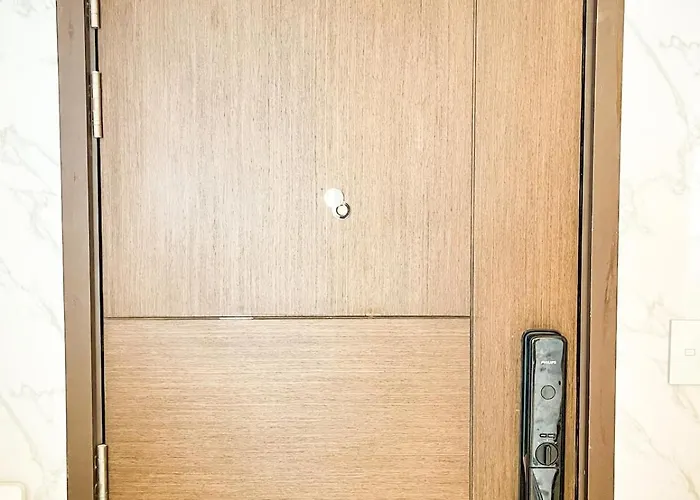 Modern 2br Beside Okada With Sunset View Manila